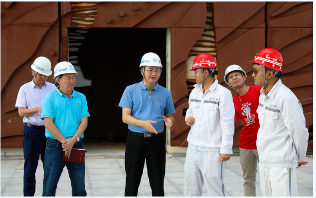 歡迎三沙市市委常委，市長鄧忠蒞臨我司承接的三沙廣場項目，三沙文體館項目現(xiàn)場調(diào)研并指導(dǎo)